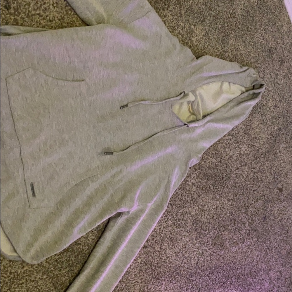 Gray hoddie